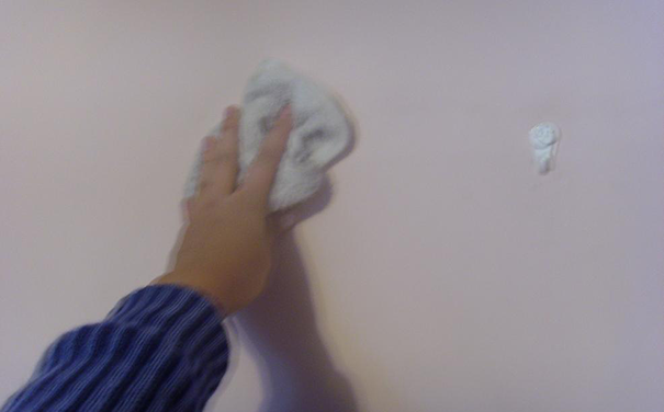 乳膠漆用什么清理比較好?